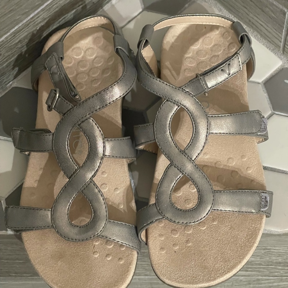 Vionic Jodie‎ metallic silver sandals flats shoes size 6 - Picture 7 of 11